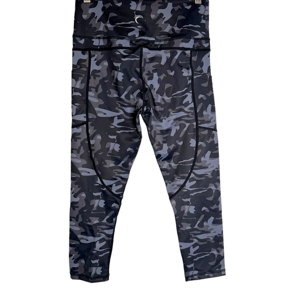 Zyia Active Light N Tight Pocket Capri Leggings Cropped Camo Print Blue Size 6-8 - Picture 6 of 8